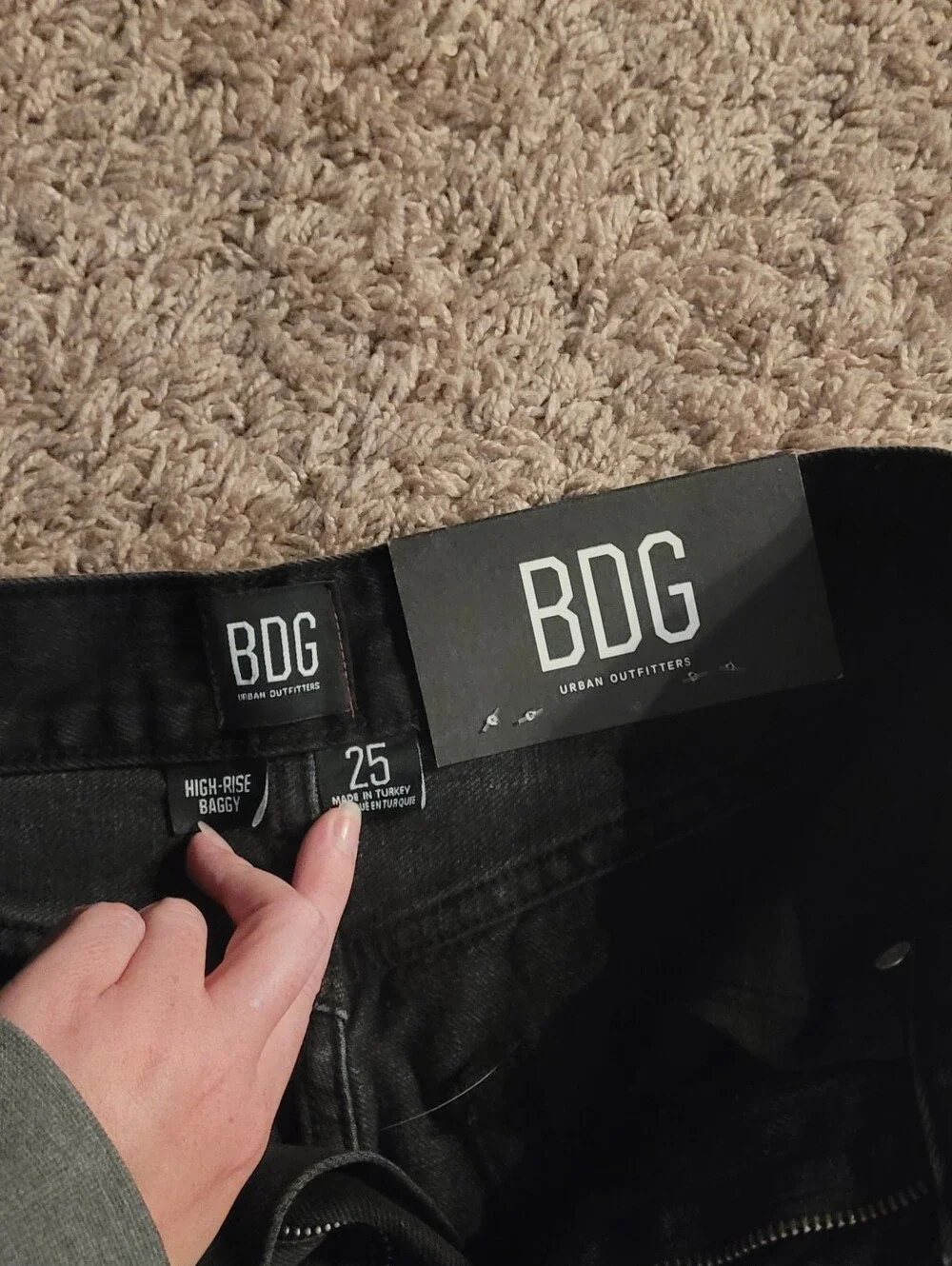 BDG Black Baggy Ripped Jeans NWT - Picture 4 of 5